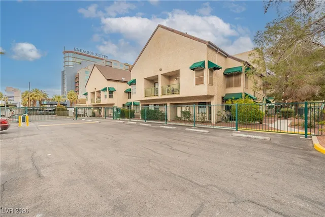 $1,300 | 450 Elm Drive, Unit 206, Las Vegas, NV 89169