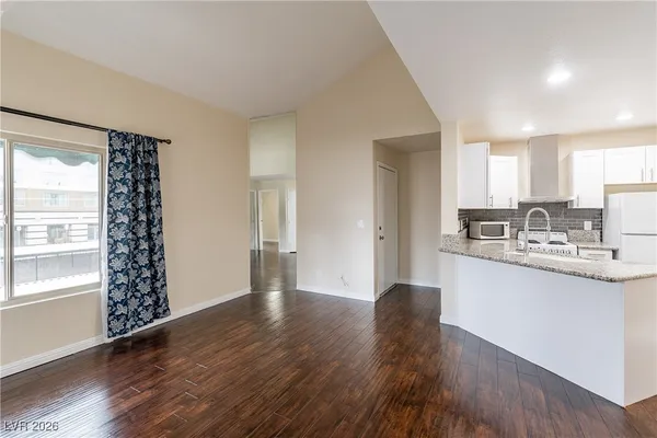 $1,300 | 450 Elm Drive, Unit 206, Las Vegas, NV 89169