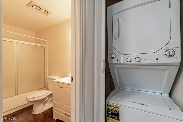 $1,300 | 450 Elm Drive, Unit 206, Las Vegas, NV 89169