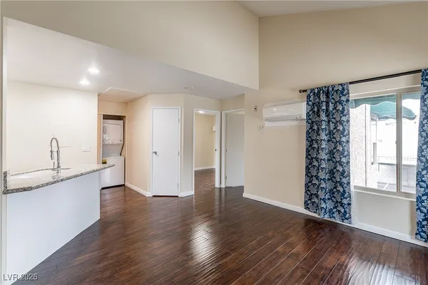 $1,300 | 450 Elm Drive, Unit 206, Las Vegas, NV 89169