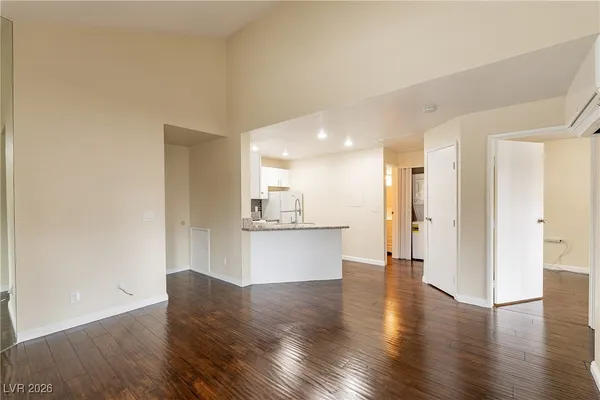 $1,300 | 450 Elm Drive, Unit 206, Las Vegas, NV 89169