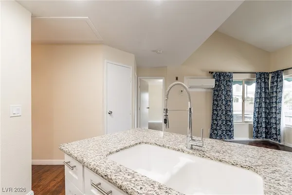 $1,300 | 450 Elm Drive, Unit 206, Las Vegas, NV 89169