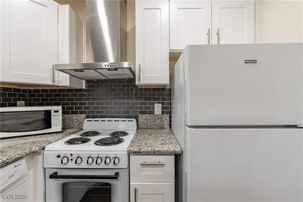 $1,300 | 450 Elm Drive, Unit 206, Las Vegas, NV 89169