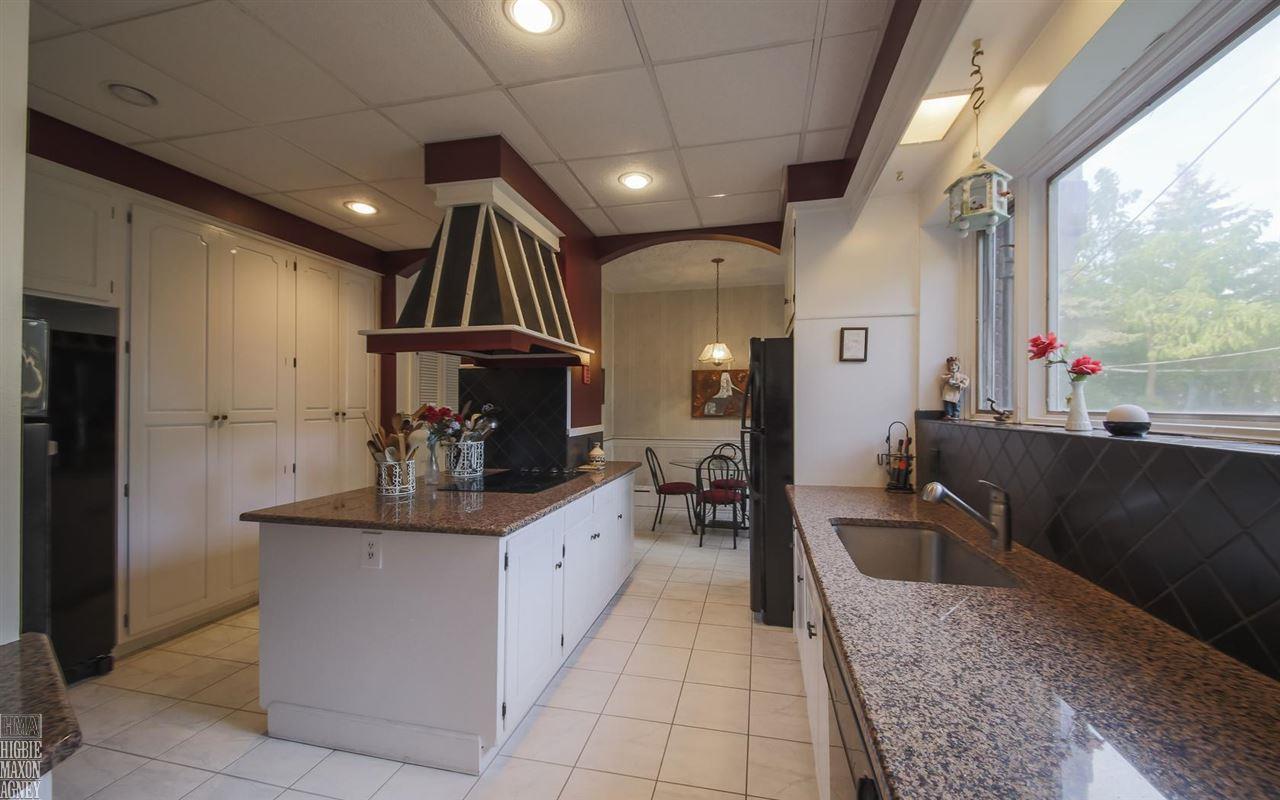 1015 Bishop Road Grosse Pointe, MI 48230 - Photo 17 of 55 31265379-16.JPG