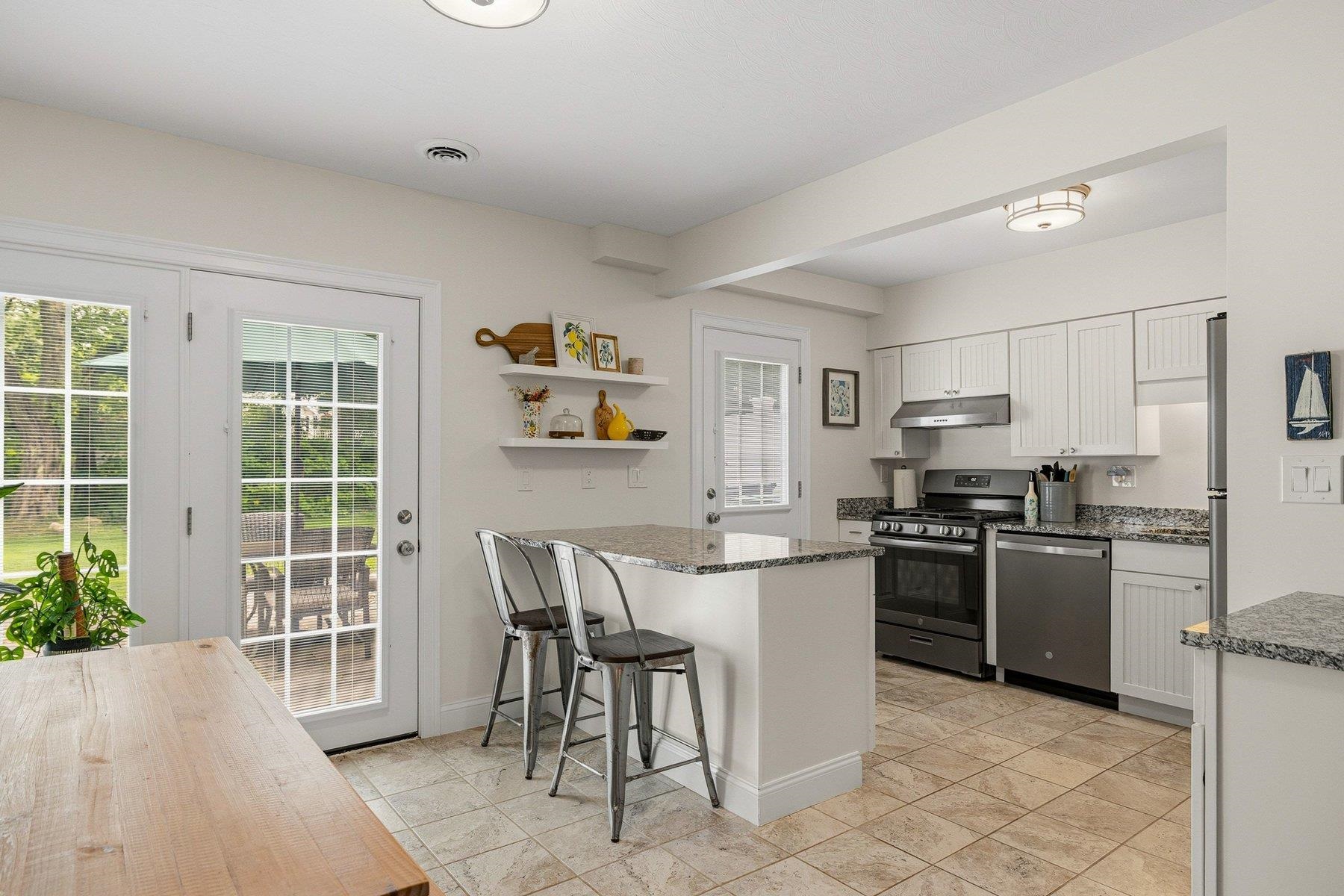 415 High Street, Unit 2 Hampton, NH 03842 - Photo 5 of 30