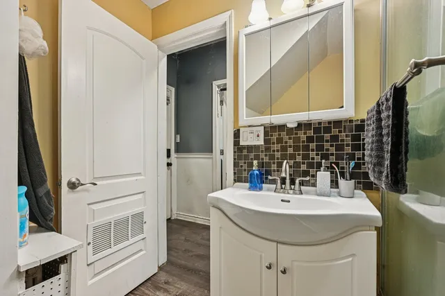 $278,000 | 215 South Park Avenue, Waukegan, IL 60085