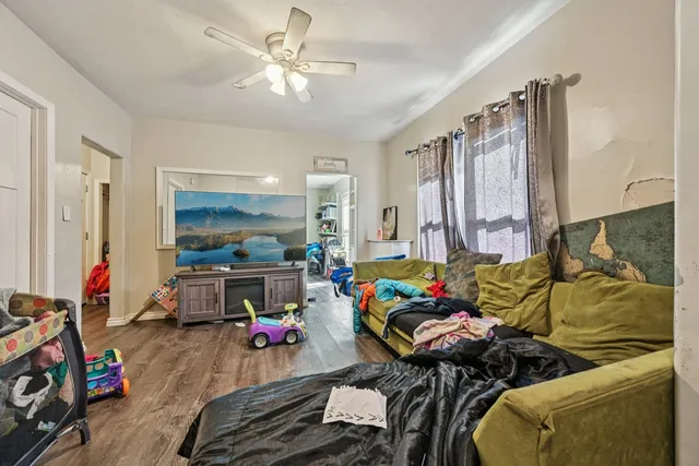 $278,000 | 215 South Park Avenue, Waukegan, IL 60085