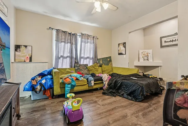 $278,000 | 215 South Park Avenue, Waukegan, IL 60085