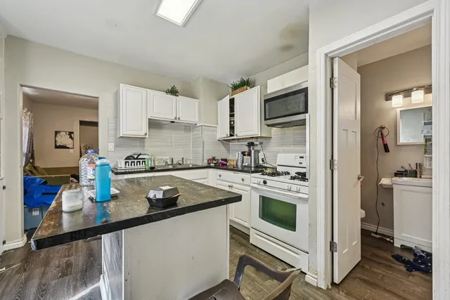 $278,000 | 215 South Park Avenue, Waukegan, IL 60085