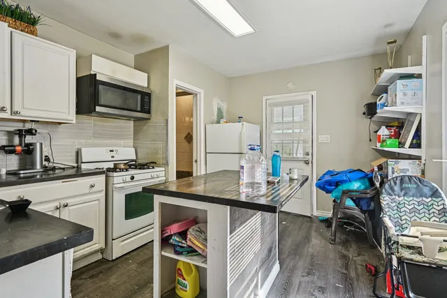 $278,000 | 215 South Park Avenue, Waukegan, IL 60085