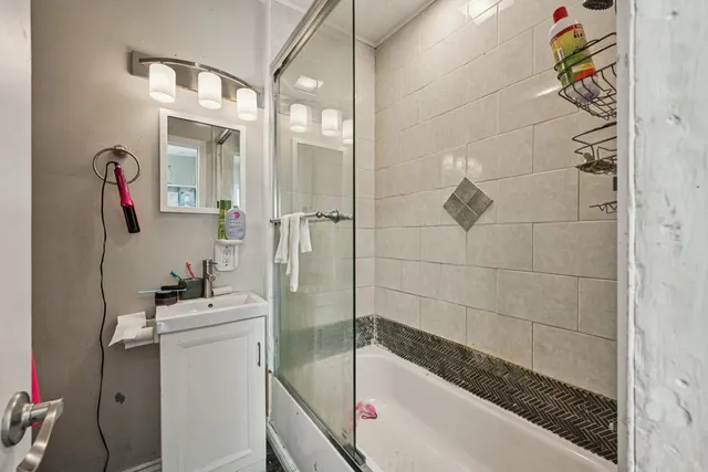 $278,000 | 215 South Park Avenue, Waukegan, IL 60085