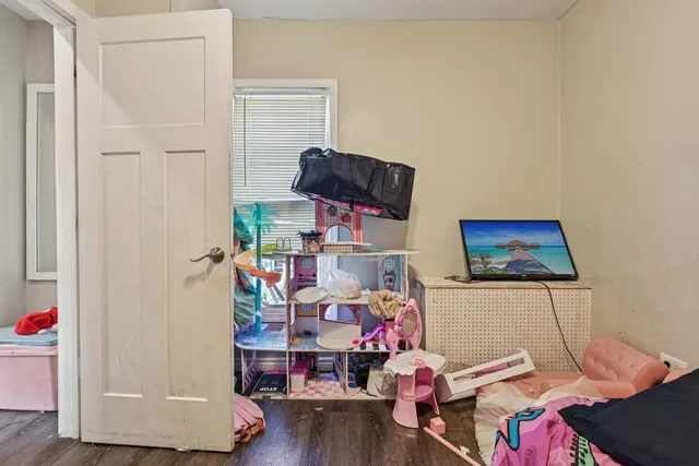 $278,000 | 215 South Park Avenue, Waukegan, IL 60085