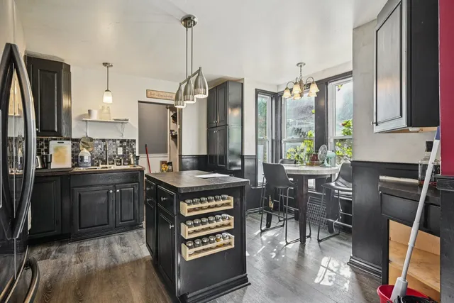 $278,000 | 215 South Park Avenue, Waukegan, IL 60085