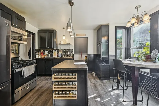 $278,000 | 215 South Park Avenue, Waukegan, IL 60085