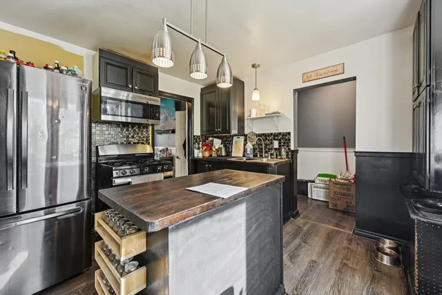 $278,000 | 215 South Park Avenue, Waukegan, IL 60085