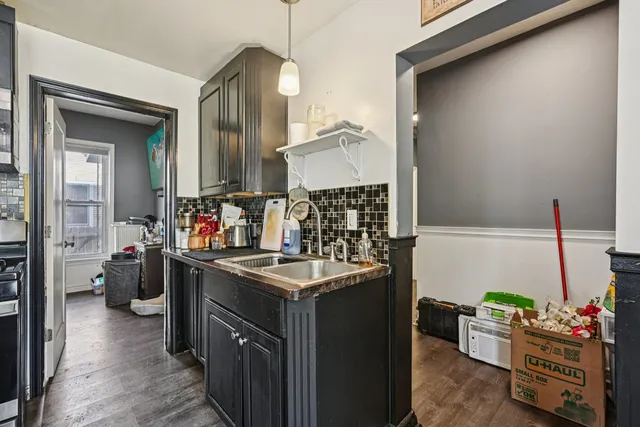 $278,000 | 215 South Park Avenue, Waukegan, IL 60085