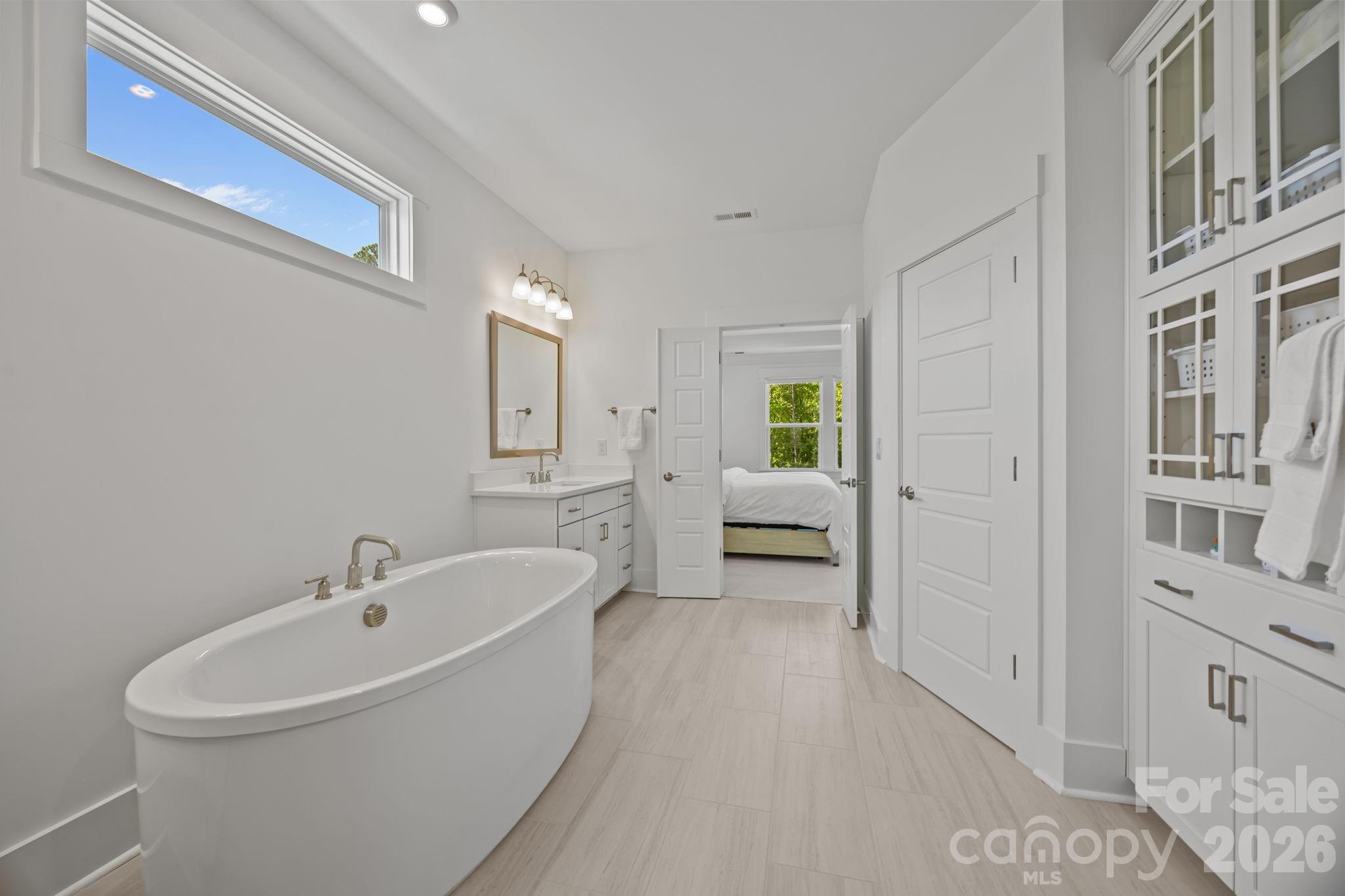 8620 Balcony Bridge Road Huntersville, NC 28078 - Photo 29 of 48 a spacious bathroom with a bathtub and a sink