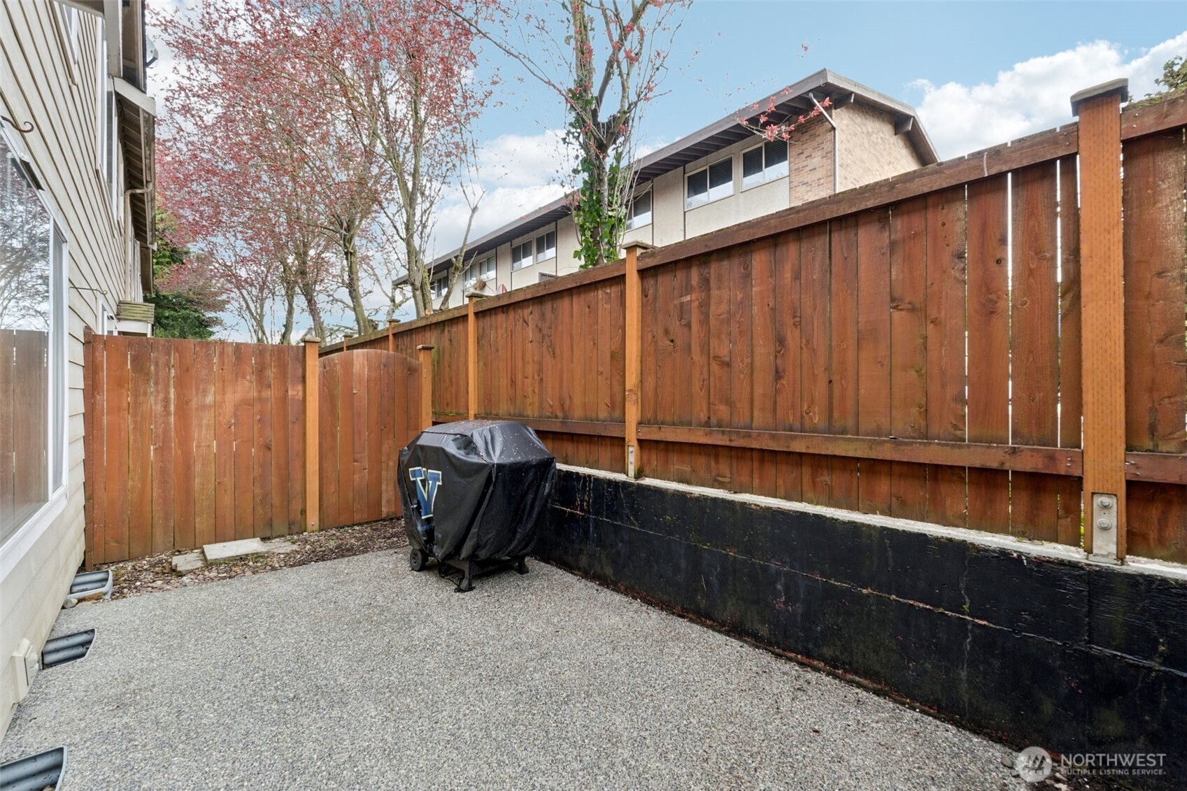 8125 212th Street Southwest, Unit 9 Edmonds, WA 98026 - Photo 12 of 27