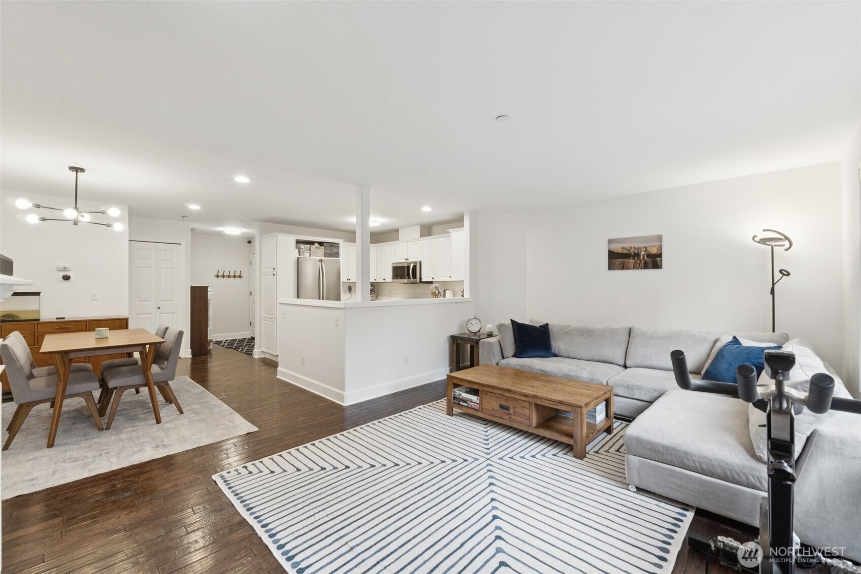 8125 212th Street Southwest, Unit 9 Edmonds, WA 98026 - Photo 3 of 27