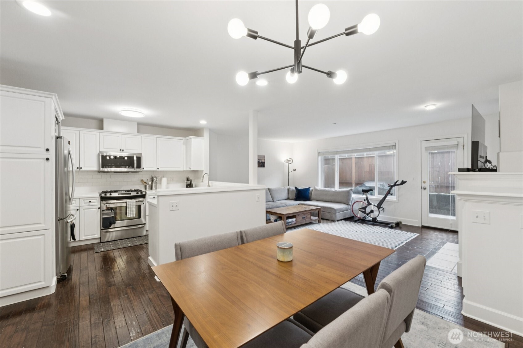 8125 212th Street Southwest, Unit 9 Edmonds, WA 98026 - Photo 4 of 27