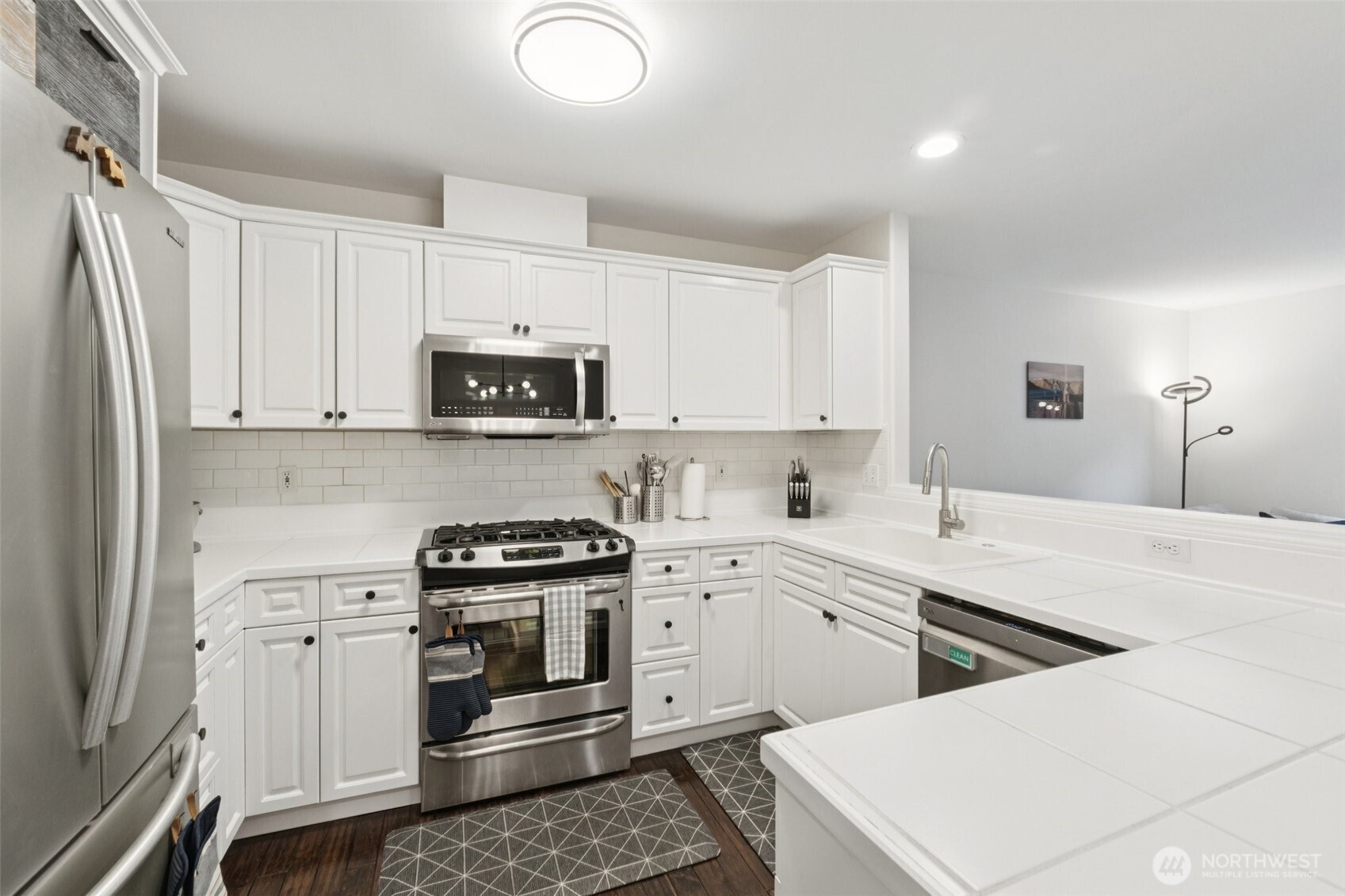 8125 212th Street Southwest, Unit 9 Edmonds, WA 98026 - Photo 8 of 27