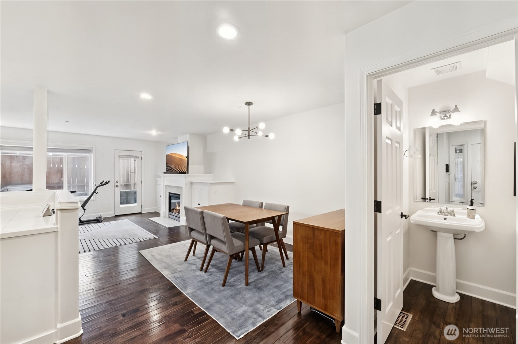 8125 212th Street Southwest, Unit 9 Edmonds, WA 98026 - Photo 10 of 27