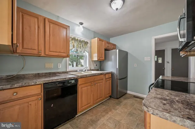 a view of entryway with interior