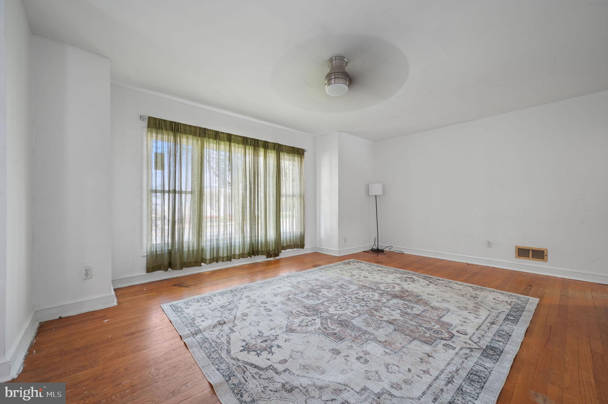 10 North Main Street Magnolia, DE 19962 - Photo 7 of 26 an empty room with window