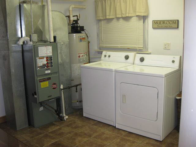 1610 South Raisinville Road Monroe, MI 48161 - Photo 15 of 20 20366220-14.JPG
