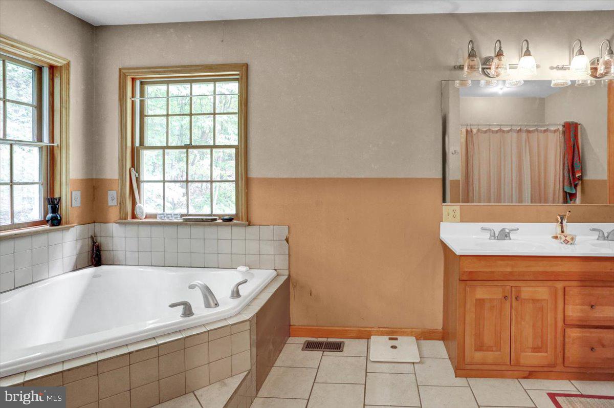 23 Petsch Road Reading, PA 19606 - Photo 7 of 39