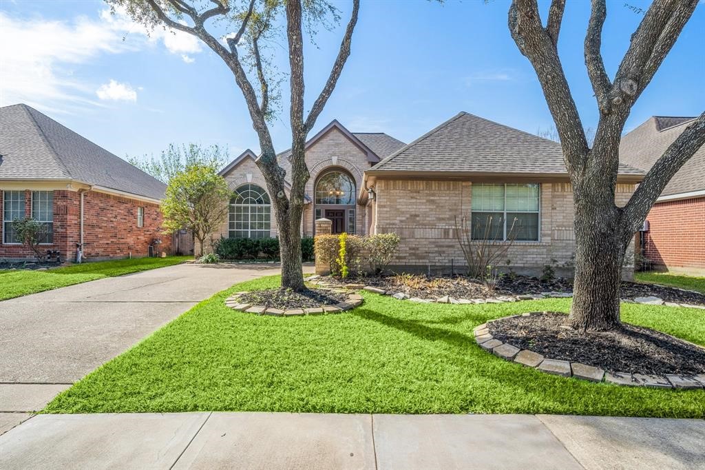 3310 Shadowchase Drive Houston, TX 77082 - Photo 2 of 17