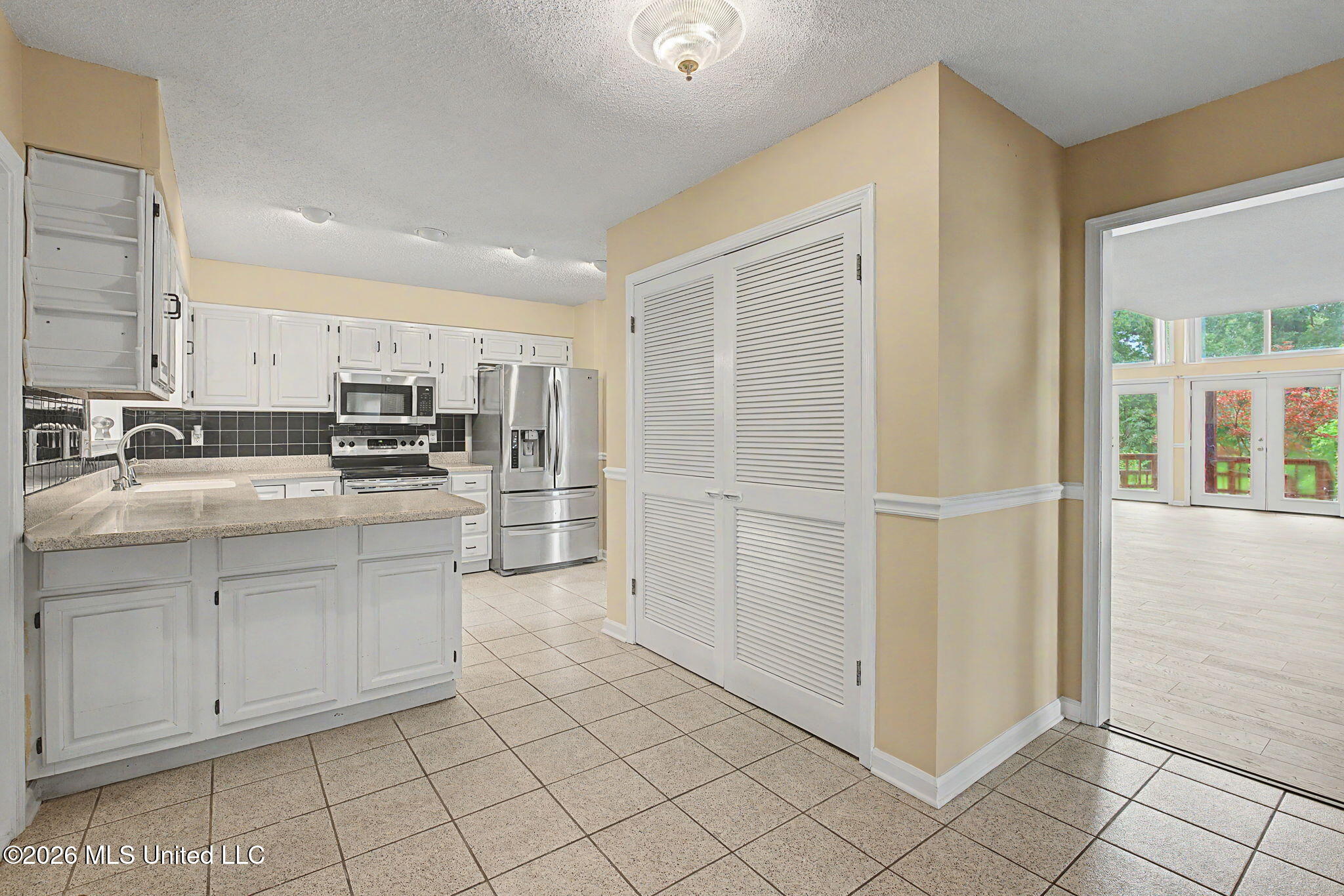 448 Oakley Road Senatobia, MS 38668 - Photo 17 of 61 Huge pantry!
