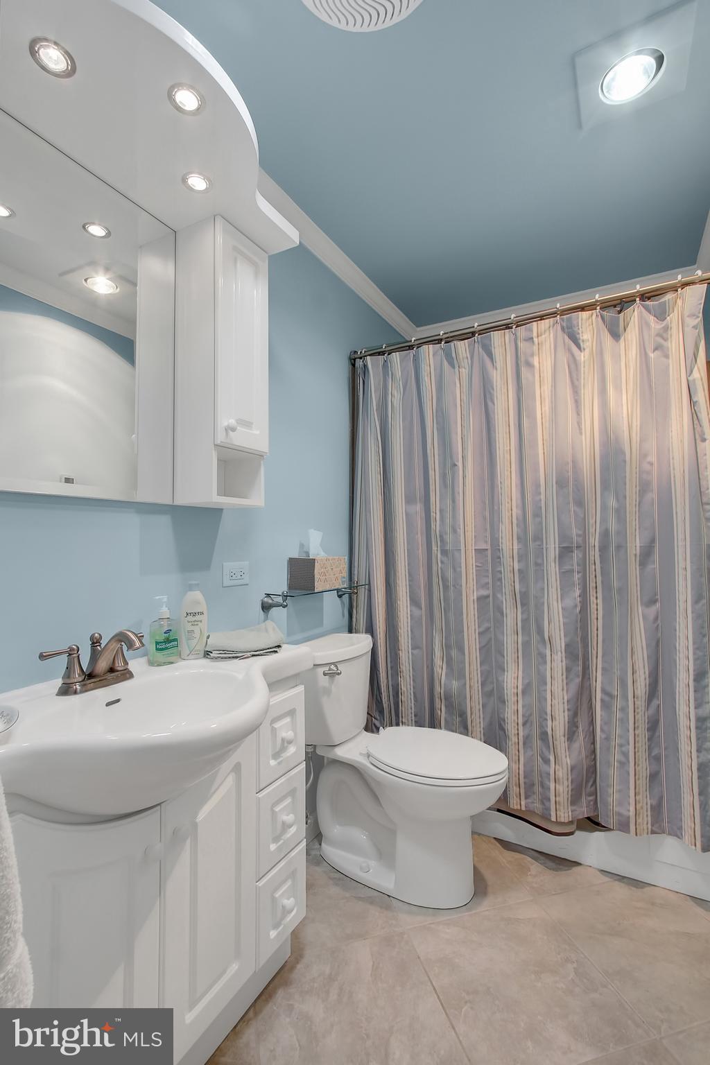 2459 Ellis Road Baltimore, MD 21234 - Photo 14 of 26 Bath