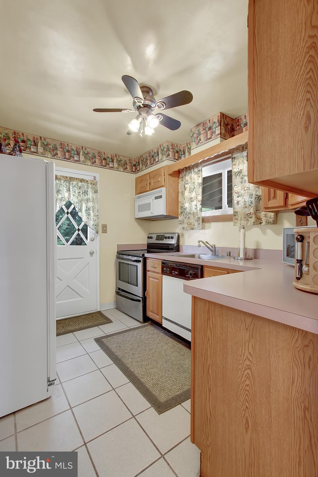 2459 Ellis Road Baltimore, MD 21234 - Photo 6 of 26 Kitchen