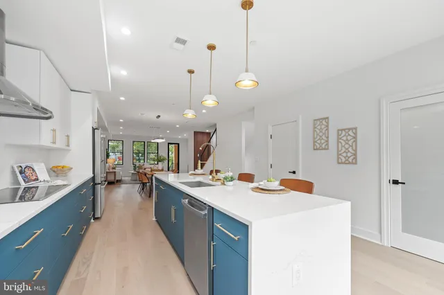 a kitchen that has a lot of cabinets in it
