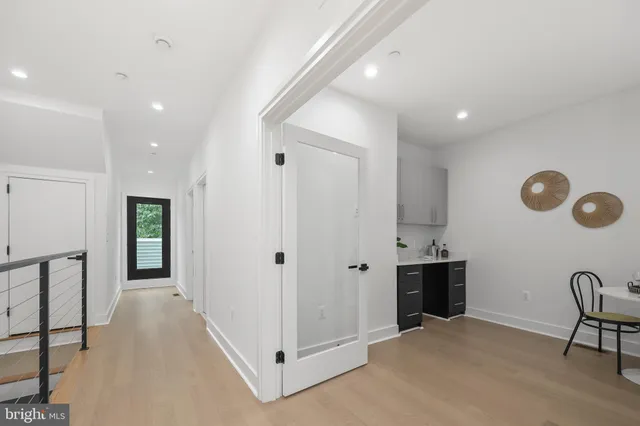a view of livingroom with furniture