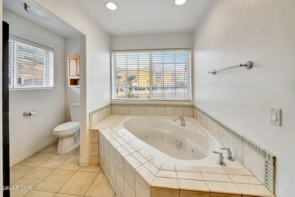 $949,900 | 345 Lakeview Drive, Palmdale, CA 93551