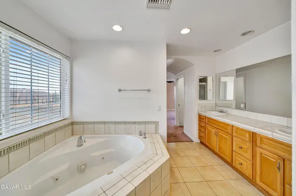 $949,900 | 345 Lakeview Drive, Palmdale, CA 93551