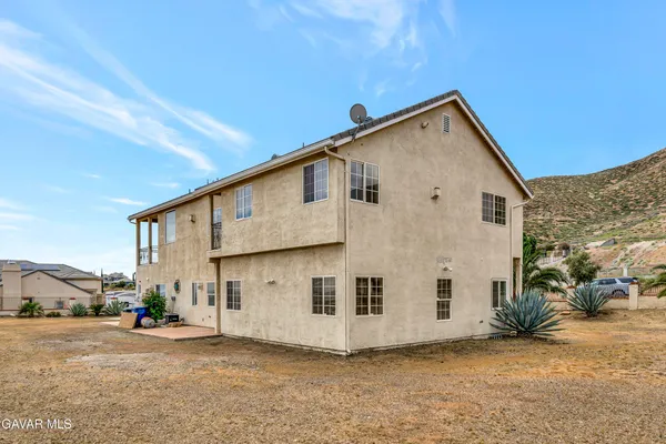 $949,900 | 345 Lakeview Drive, Palmdale, CA 93551