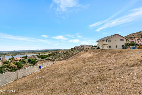 $949,900 | 345 Lakeview Drive, Palmdale, CA 93551
