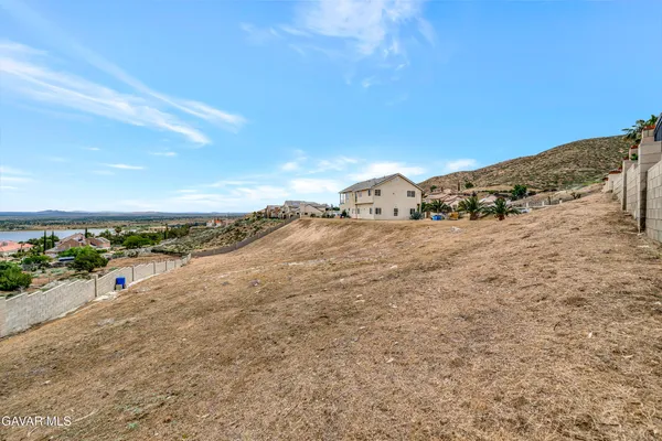 $949,900 | 345 Lakeview Drive, Palmdale, CA 93551