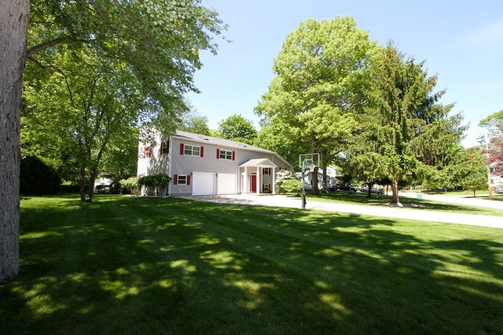 2 Hawthorne Road Smithfield, RI 02828 - Photo 1 of 27 Gallery Image 1