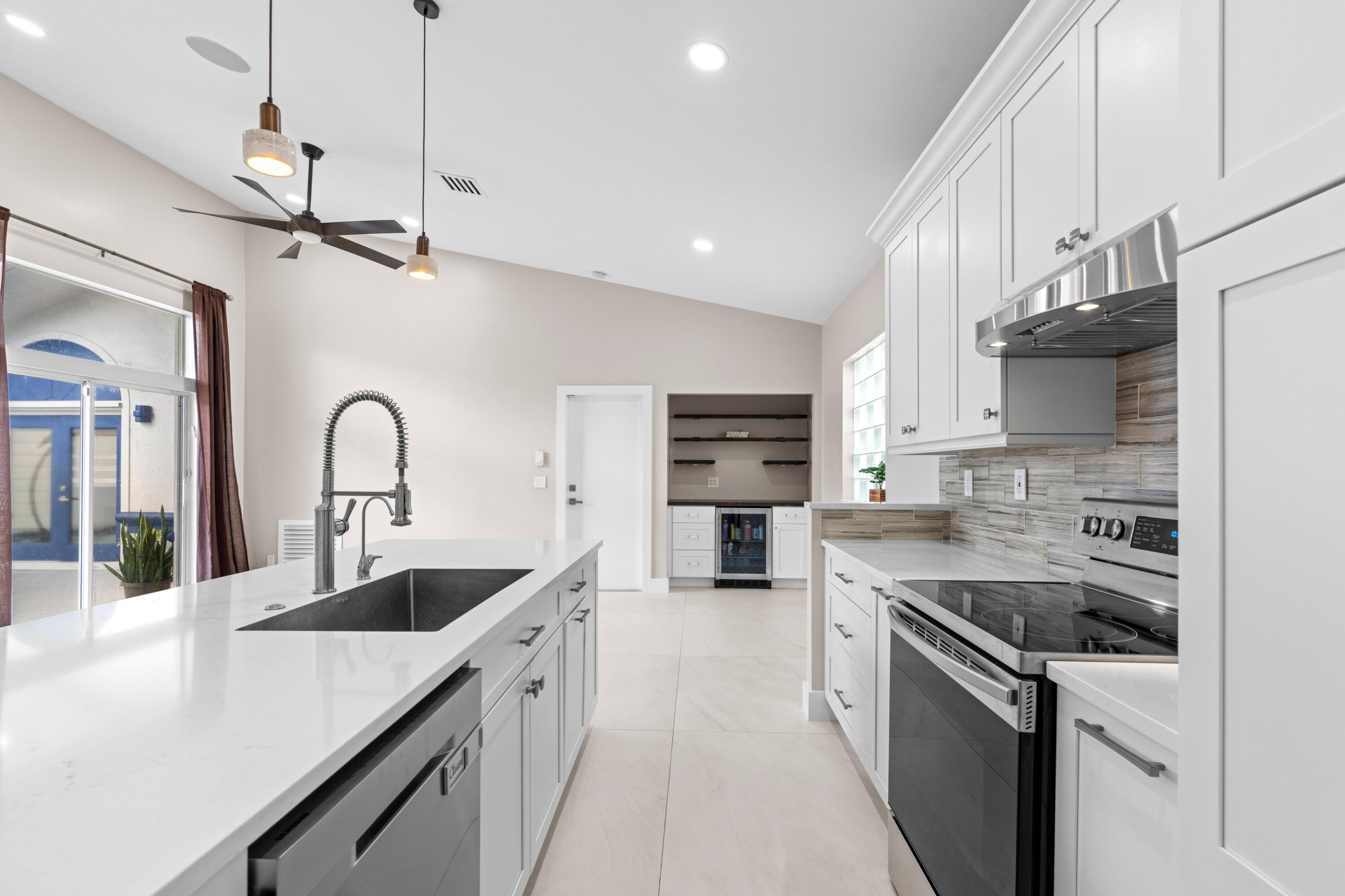 7140 Northwest Turtle Walk Boca Raton, FL 33487 - Photo 6 of 49 Kitchen