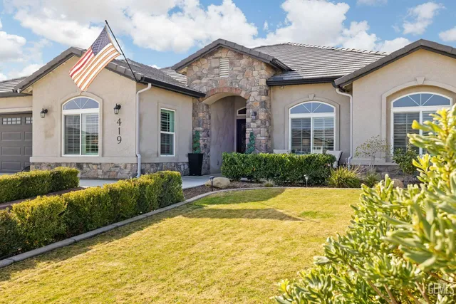 a view of a storage & utility room with washer and dryer