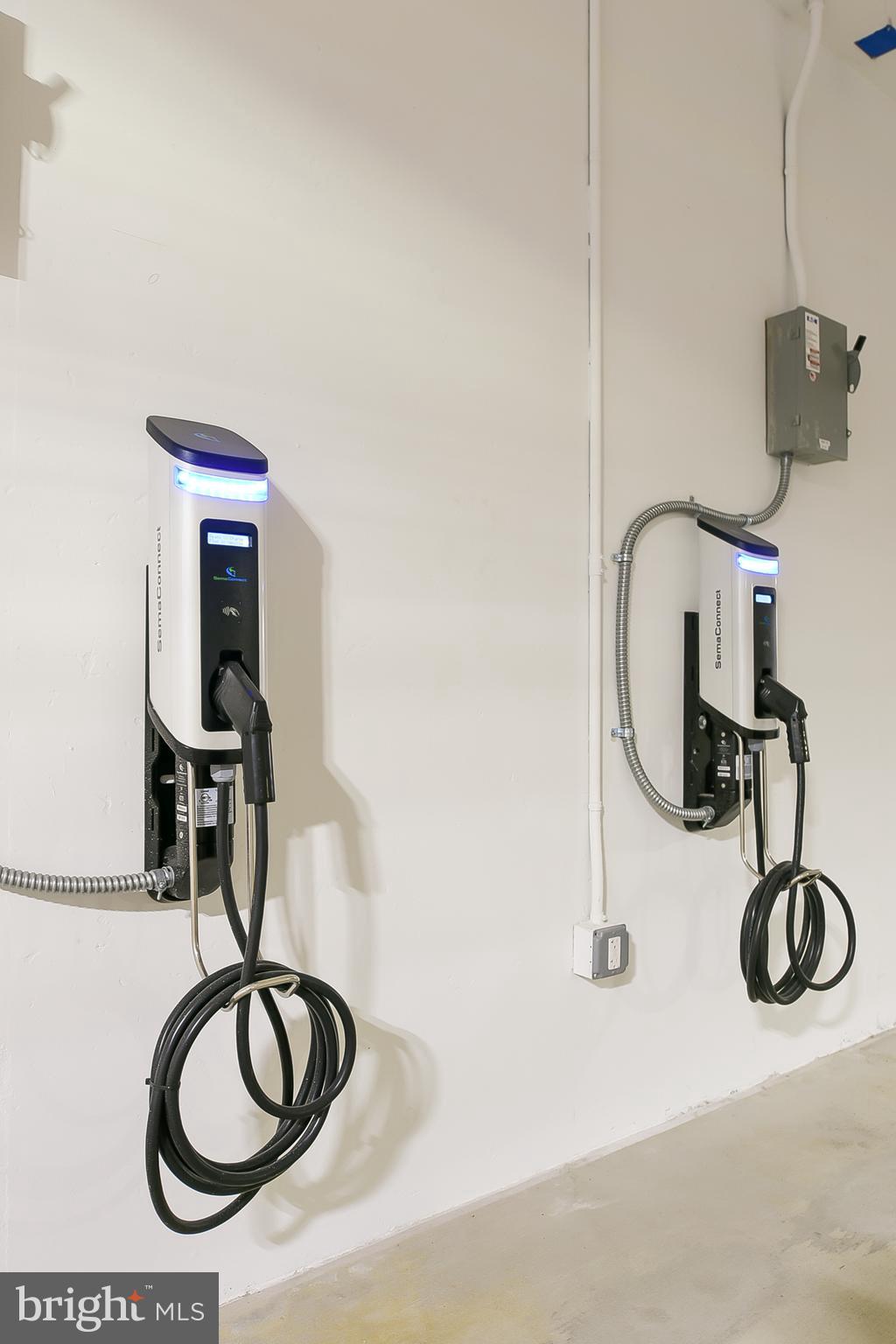 901 H Street Northeast, Unit AT D Washington, DC 20002 - Photo 61 of 82 a bathroom with a sink and a mirror