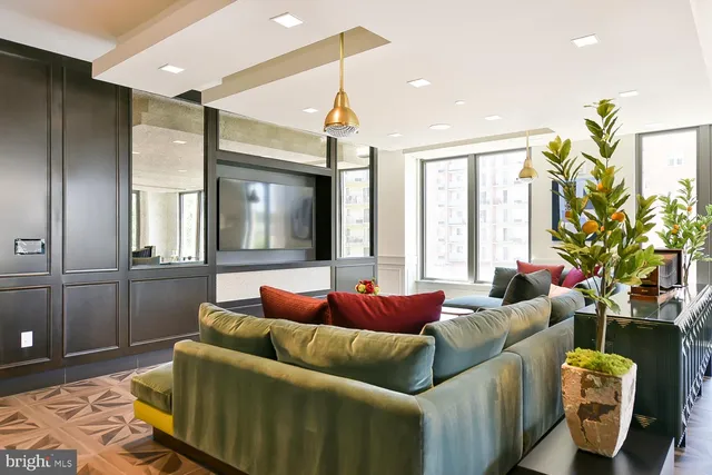 $1,910 | 901 H Street Northeast, Unit 230, Washington, DC 20002