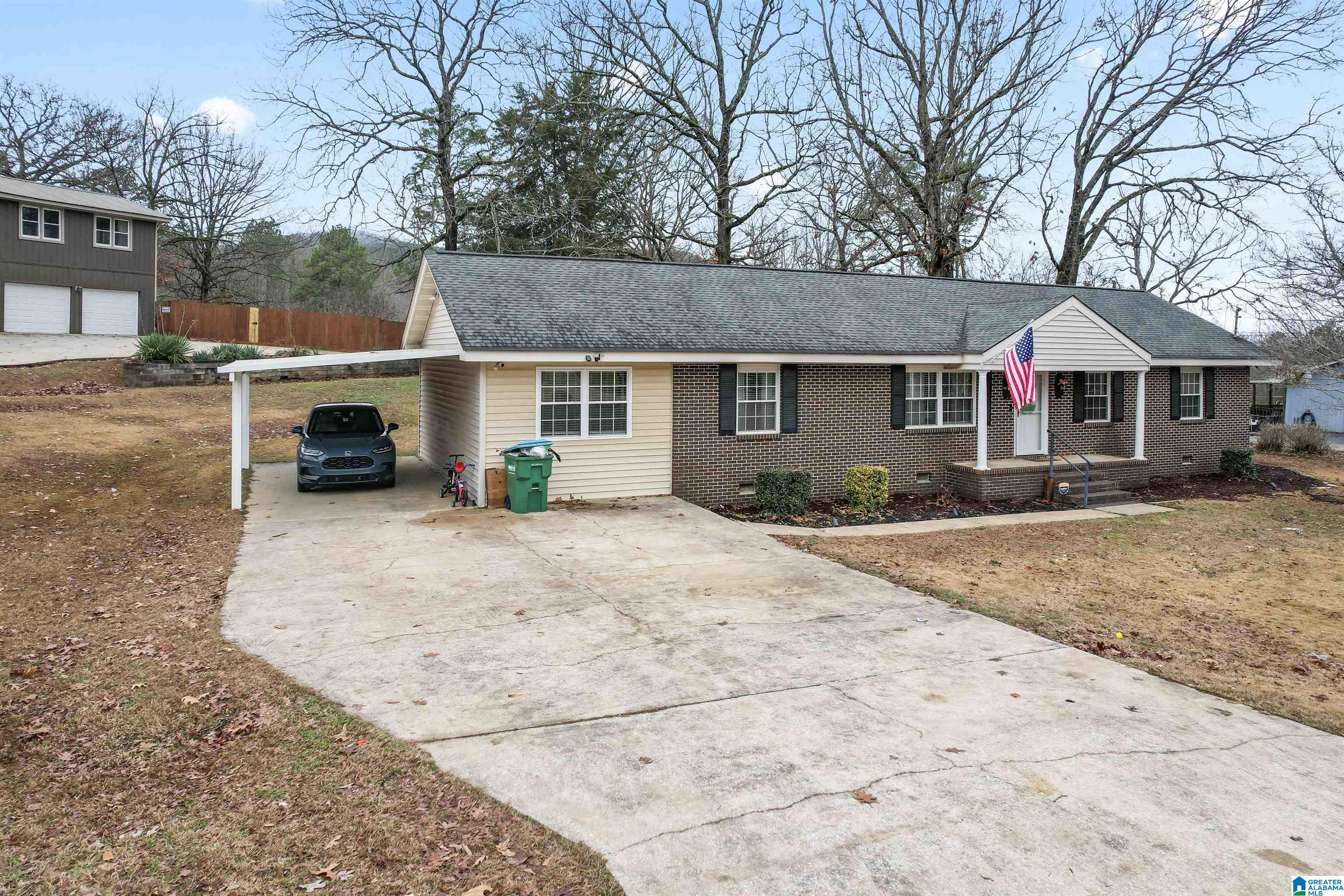 832 Center Point Road Sylacauga, AL 35151 - Photo 2 of 33