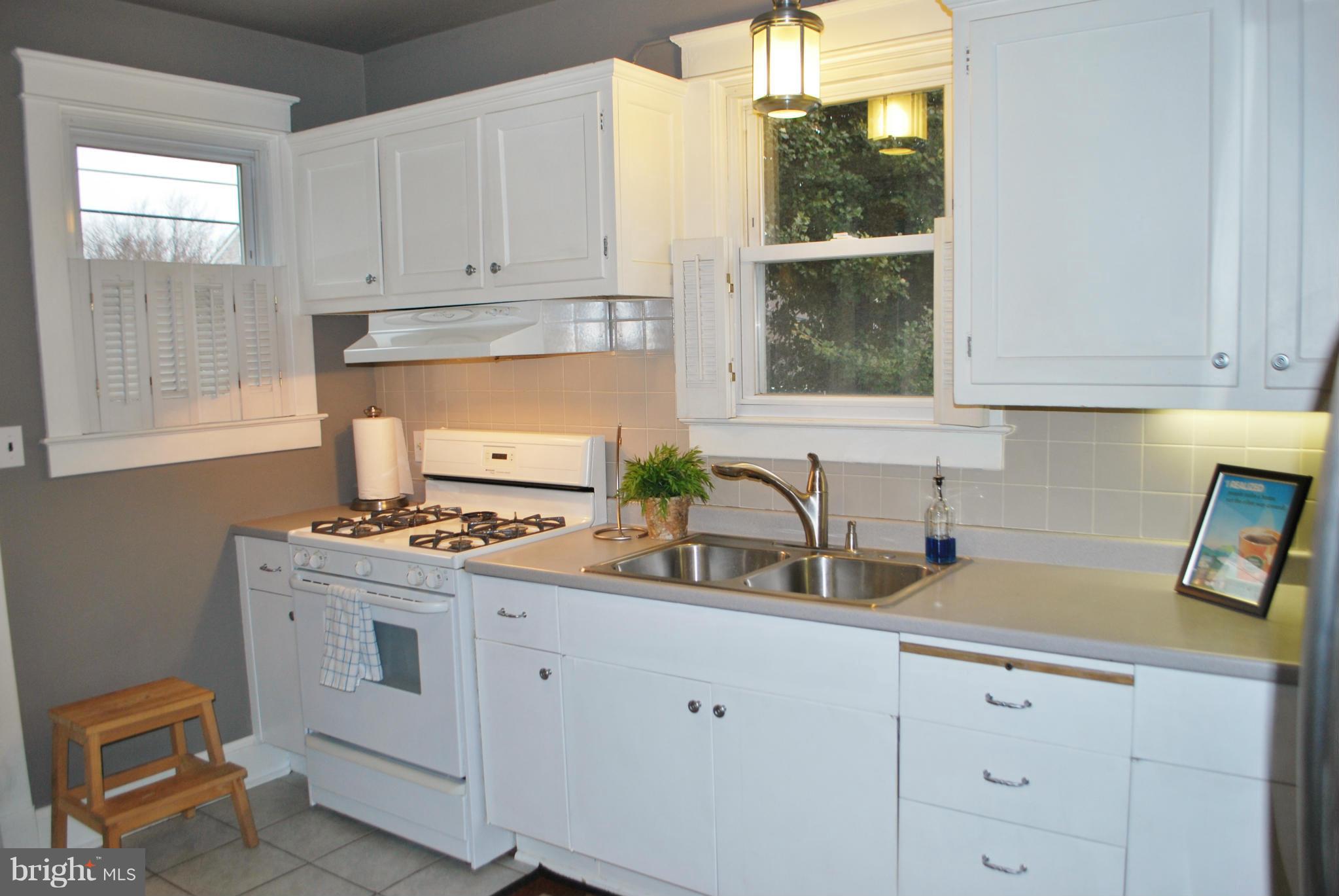 5601 Ashbourne Road Halethorpe, MD 21227 - Photo 4 of 30 Kitchen