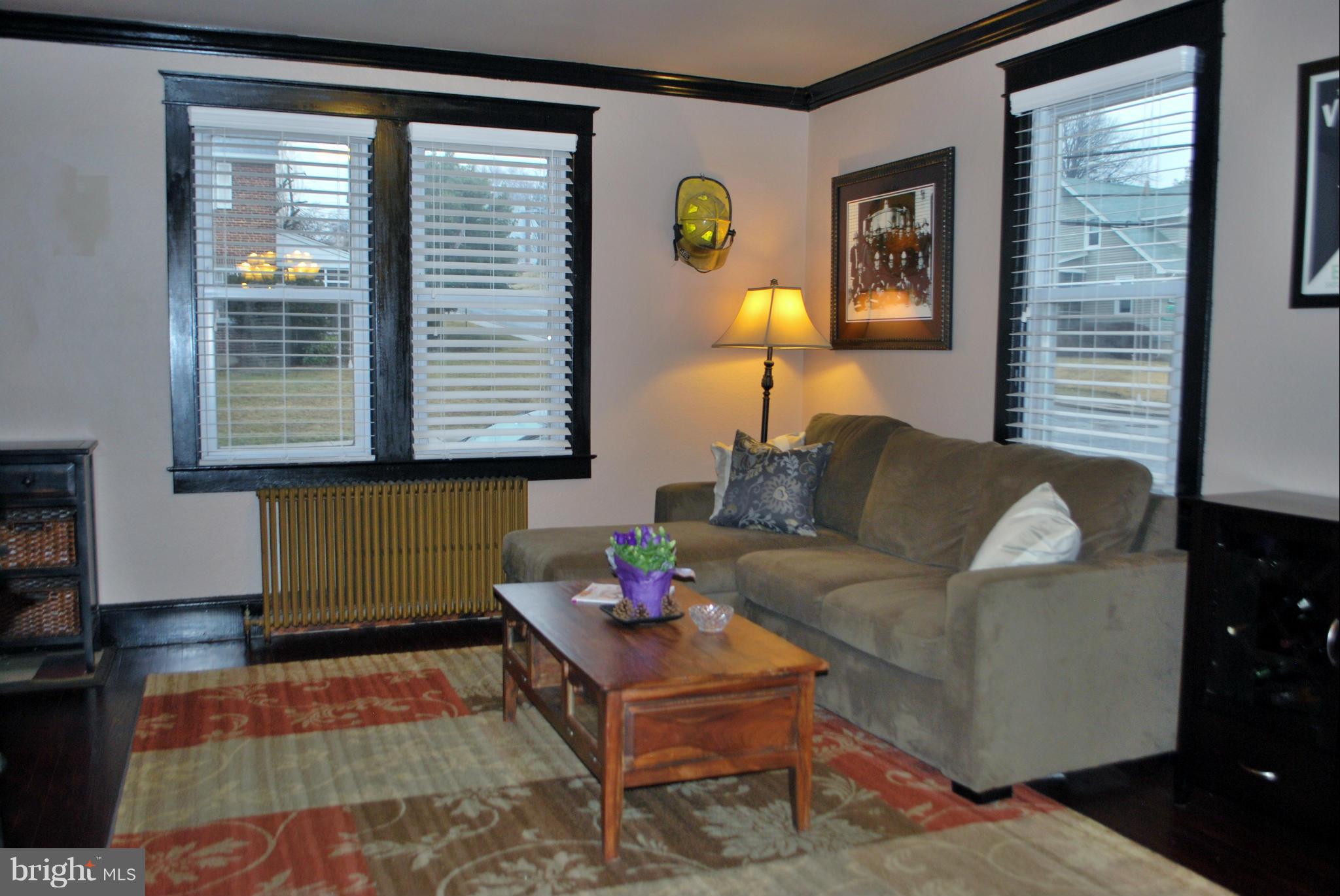 5601 Ashbourne Road Halethorpe, MD 21227 - Photo 6 of 30 Living Room