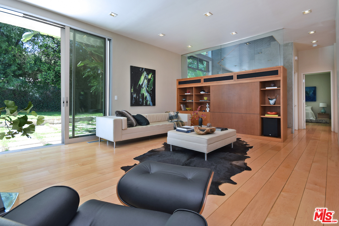 18084 Rancho Street Encino, CA 91316 - Photo 14 of 50